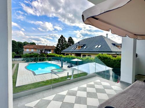 Appartamento in villa con piscina privata e vasca idromassaggio ad uso esclusivo — 4-Star Luxury Hotel in Rivarolo Canavese, Italy
