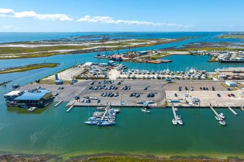 Wade Into Life 3 Bedroom Home by RedAwning — 4-Star Luxury Hotel in Rockport, United States