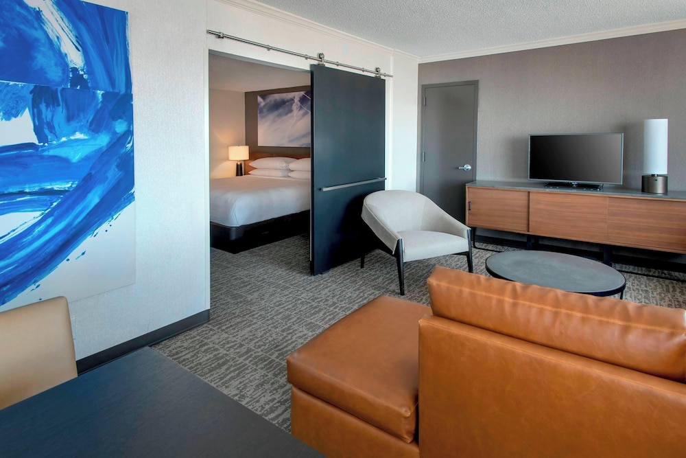 Newark Liberty International Airport Marriott - photo 17