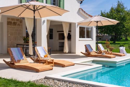 2 bedroom Villa Providenca — 4-Star Luxury Hotel in Brnaze, Croatia
