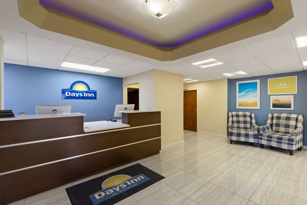 Days Inn by Wyndham Oak Grove Ft. Campbell - photo 4