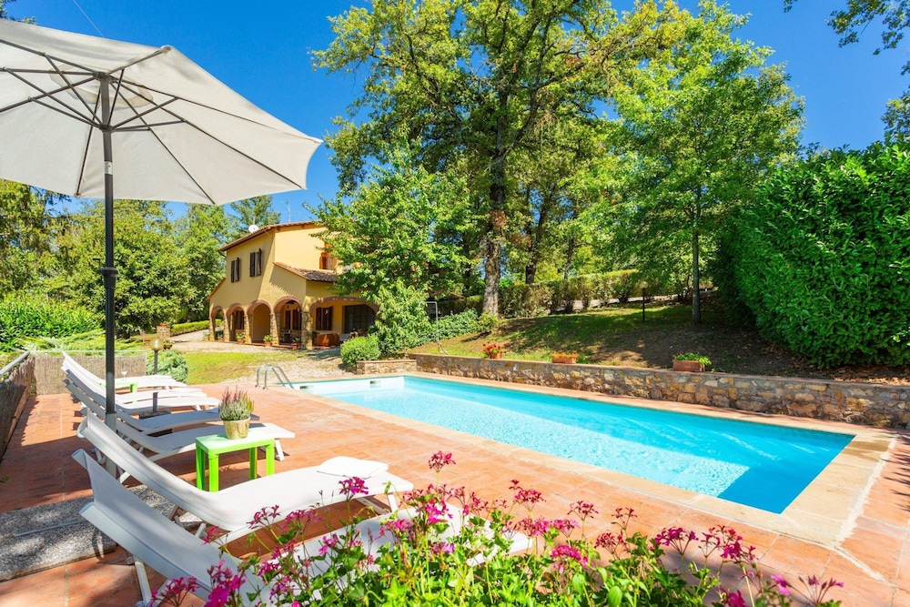 Villa Casa al Sole Large Private Pool Wifi 3078 — 5-Star Luxury Hotel in Radda In Chianti, Italy