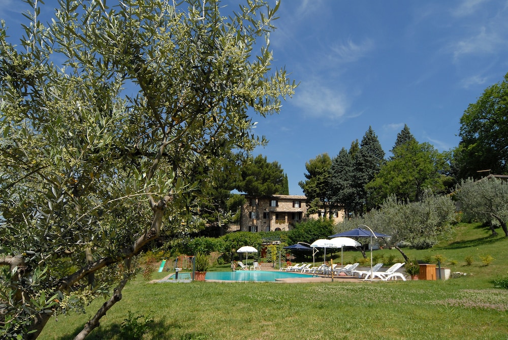Country House San Potente — 4-Star Luxury Hotel in Assisi, Italy