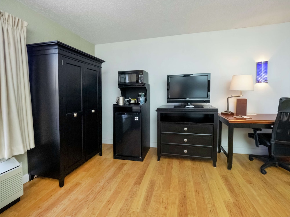 DoubleTree by Hilton Hotel Buffalo Amherst - photo 8