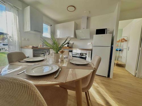 L'ileau Acces Direct Plage Et Jardin — hotel in Bernieres-Sur-Mer