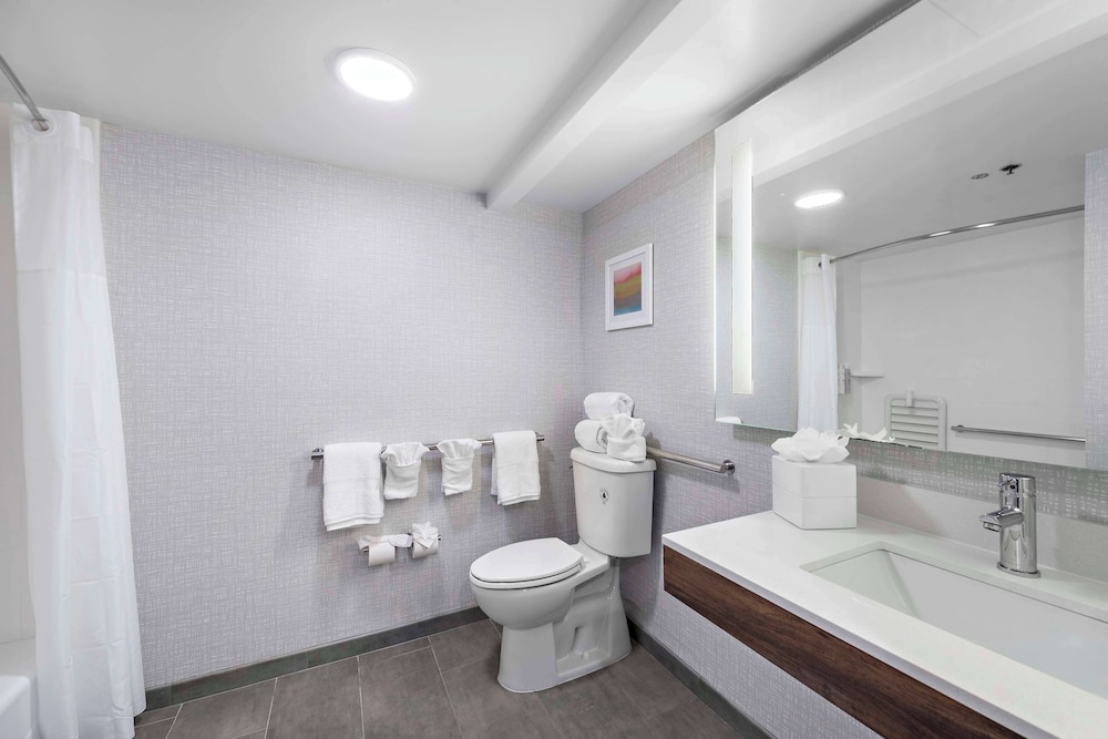 Hampton Inn by Hilton Los Angeles Airport - photo 17