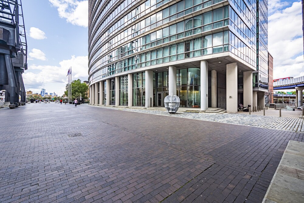 Stunning Spacious 3 Bed Apartment — 4-Star Luxury Hotel in London, United Kingdom