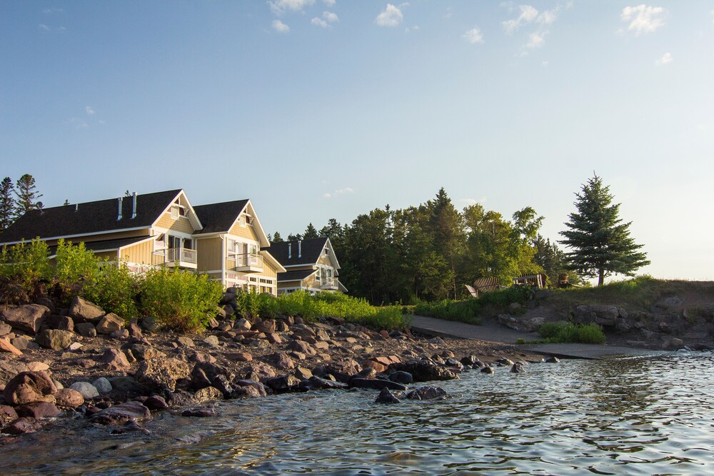Larsmont Cottages — hotel in Two Harbors