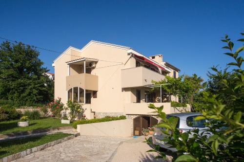 Apartments Ivanka Dujmović — 4-Star Luxury Hotel in Baska, Croatia