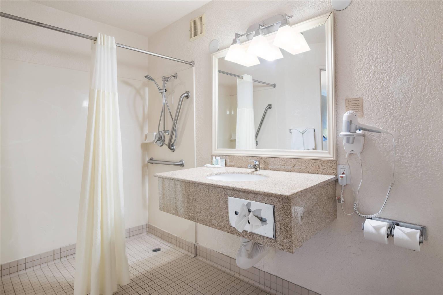 Quality Inn & Suites Lake Havasu City - photo 4