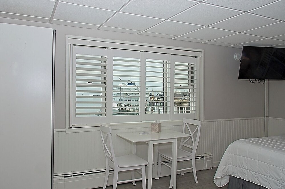 Vineyard Harbor Motel Private Beach - photo 375