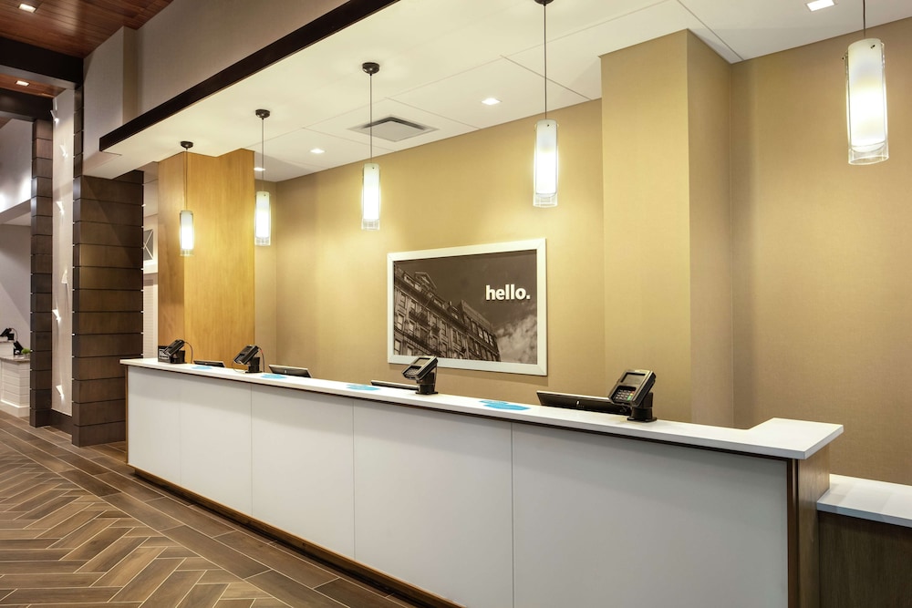 Hampton Inn & Suites Teaneck Glenpointe - photo 5