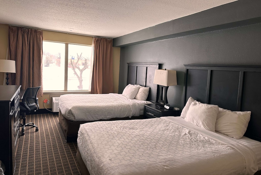Days Inn & Suites by Wyndham Muskegon — hotel in Muskegon