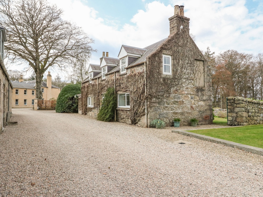 Storkery Cottage — 4-Star Luxury Hotel in Aberdeen, United Kingdom