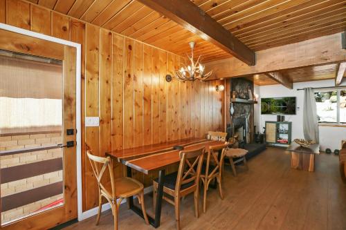 Le Chalet of Arrowbear Lake — 4-Star Luxury Hotel in Running Springs, United States