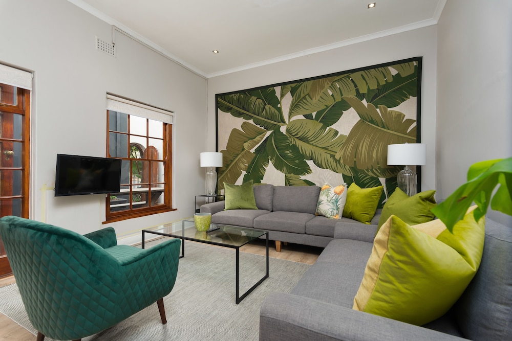 Vesperdene Mews 2 — 4-Star Luxury Hotel in Cape Town, South Africa