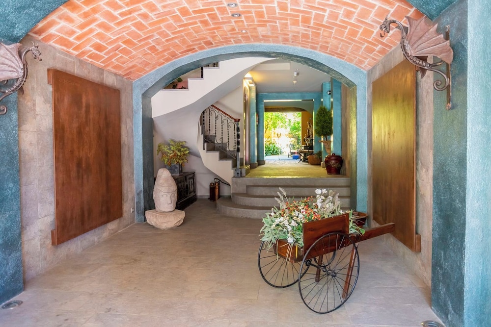 Hotel Suites Sant Jordi — hotel in Riudoms