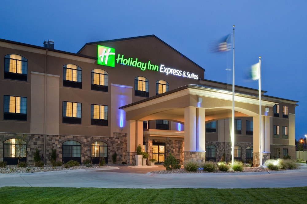 Holiday Inn Express Hotel & Suites Grand Island - carbon neutral hotel in Grand Island