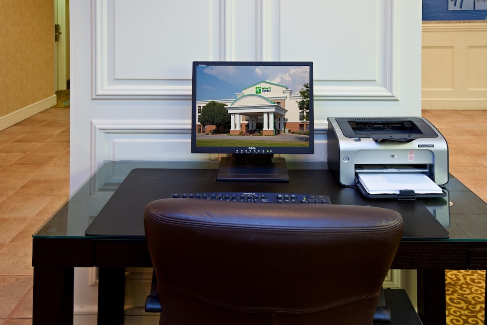 Holiday Inn Express Indianapolis Airport by IHG - photo 41