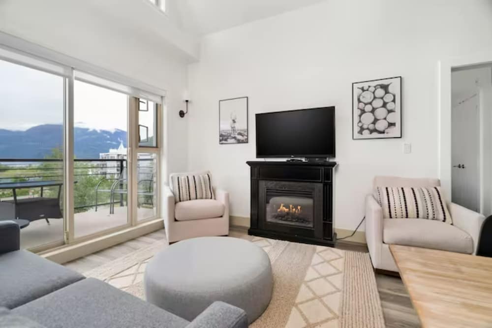 4BR Penthouse Rooftop of Harrison — 4-Star Luxury Hotel in Hope, Canada