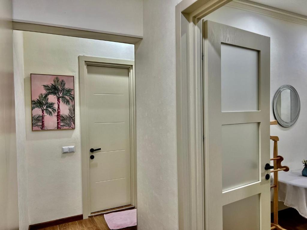 Cozy Apartment Near Holiday Inn
