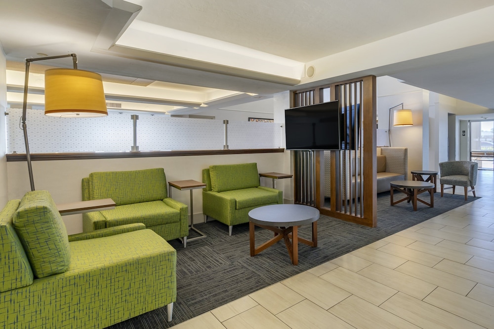 Holiday Inn Express Cape Coral Fort Myers Area an IHG Hotel - photo 3