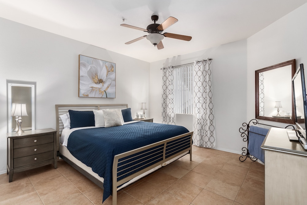 Ground Floor W A Heated Pool Spa & Workout Facility By Redawning in Mesa, United States