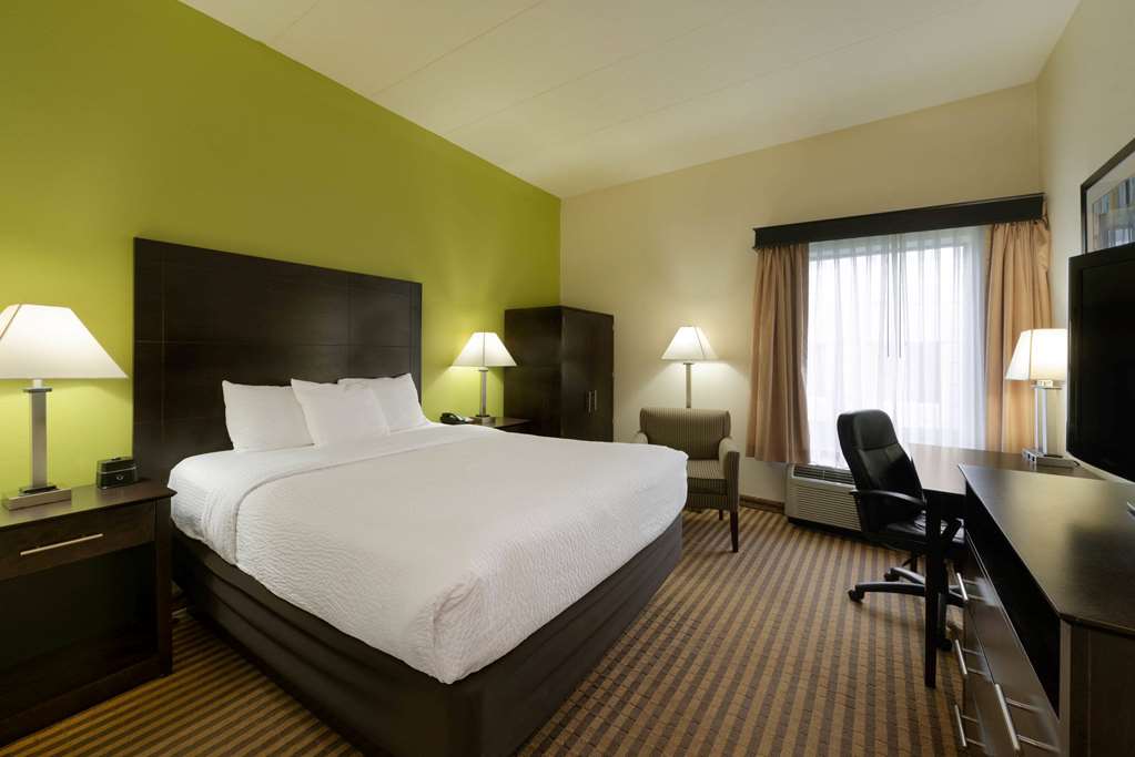 La Quinta Inn & Suites by Wyndham Columbus Grove City - photo 23