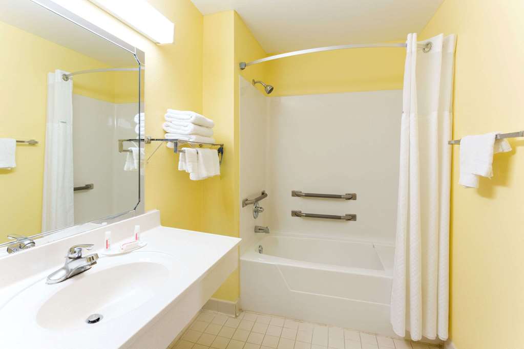 Days Inn by Wyndham Lamont Monticello - photo 5