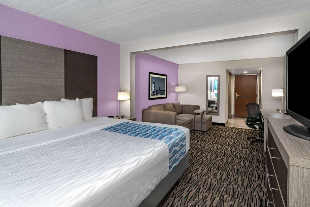 La Quinta Inn & Suites by Wyndham Clarksville - photo 19