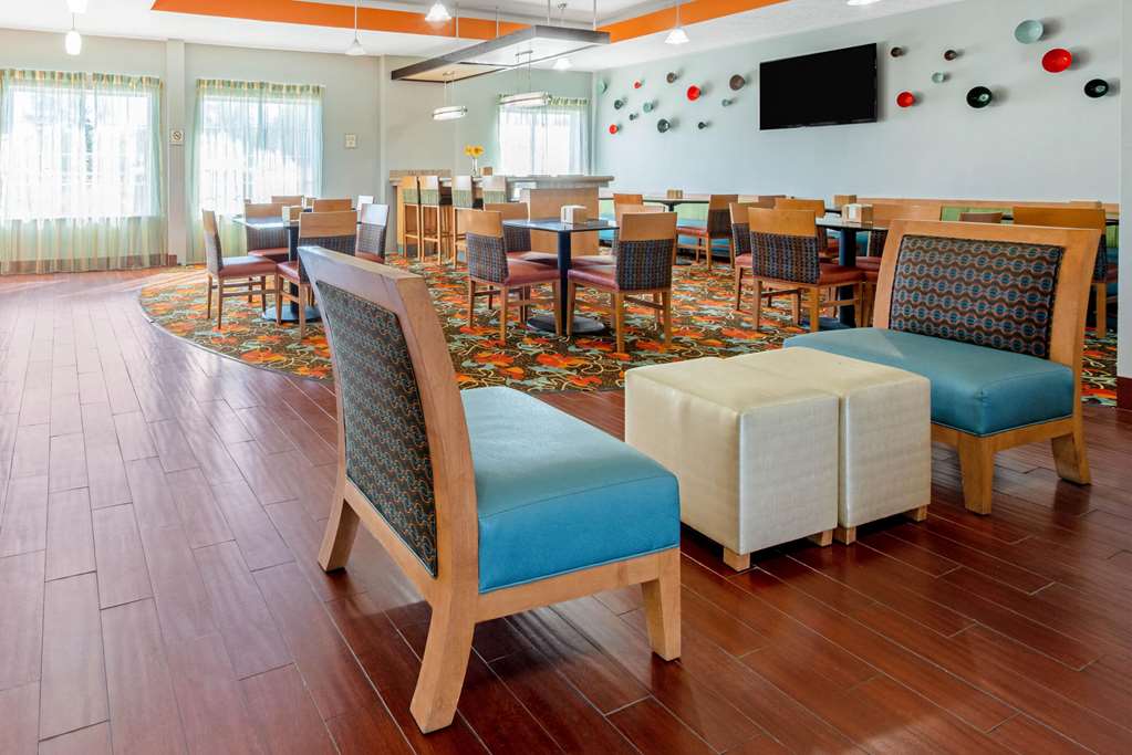 La Quinta Inn & Suites by Wyndham Leesville Ft. Polk - photo 32