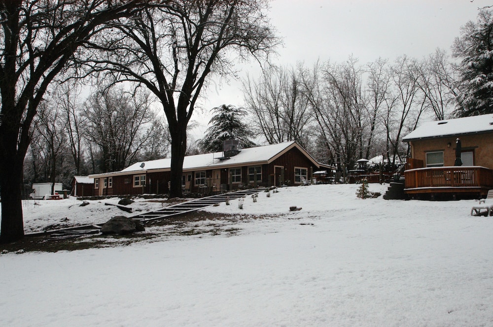 Queen's Inn By the River - photo 28