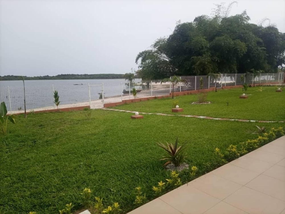 Floris Hotel in Bonoua, Côte D'Ivoire