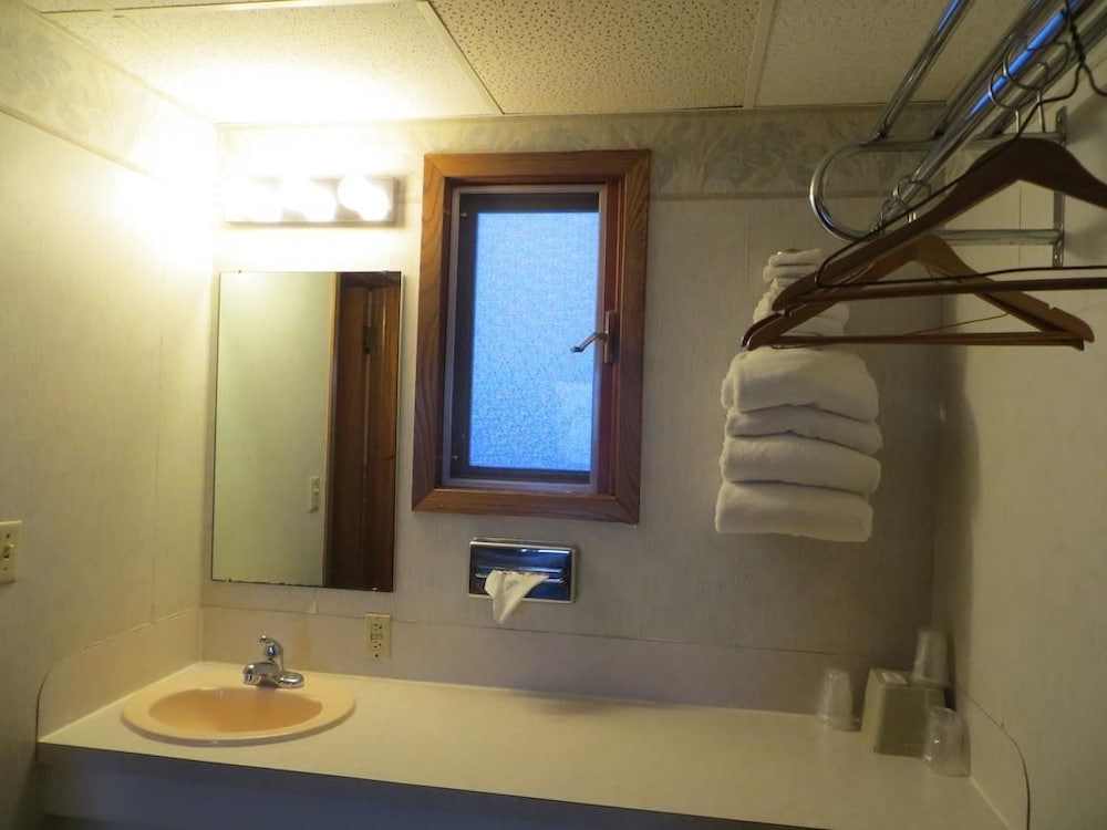 Midtown Western Inn - photo 8