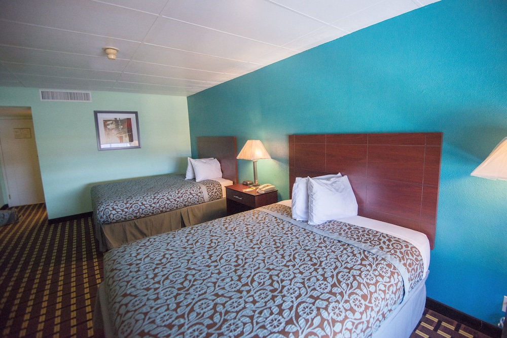 Days Inn by Wyndham Fort Wright Cincinnati Area - photo 8