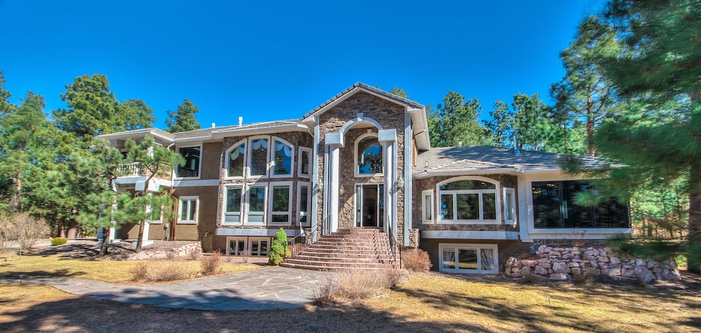 European Nobility in Monument, United States