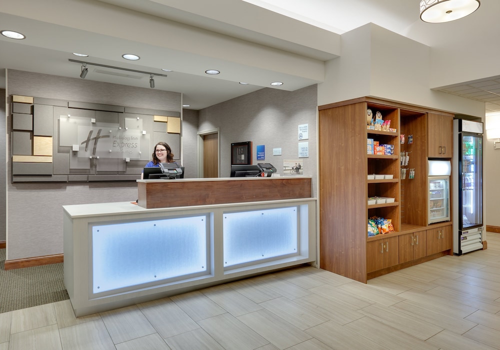 Holiday Inn Express Mitchell by IHG — Mitchell — photo 2