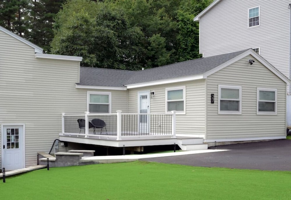 Lakeaccess 4 Bed 3 Full Bath Hot Tub — hotel in Billerica