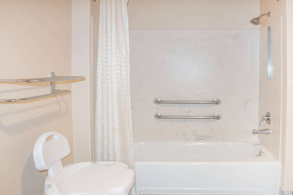 Super 8 by Wyndham Sealy - photo 18