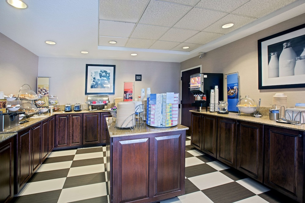 Hampton Inn West Springfield - photo 32