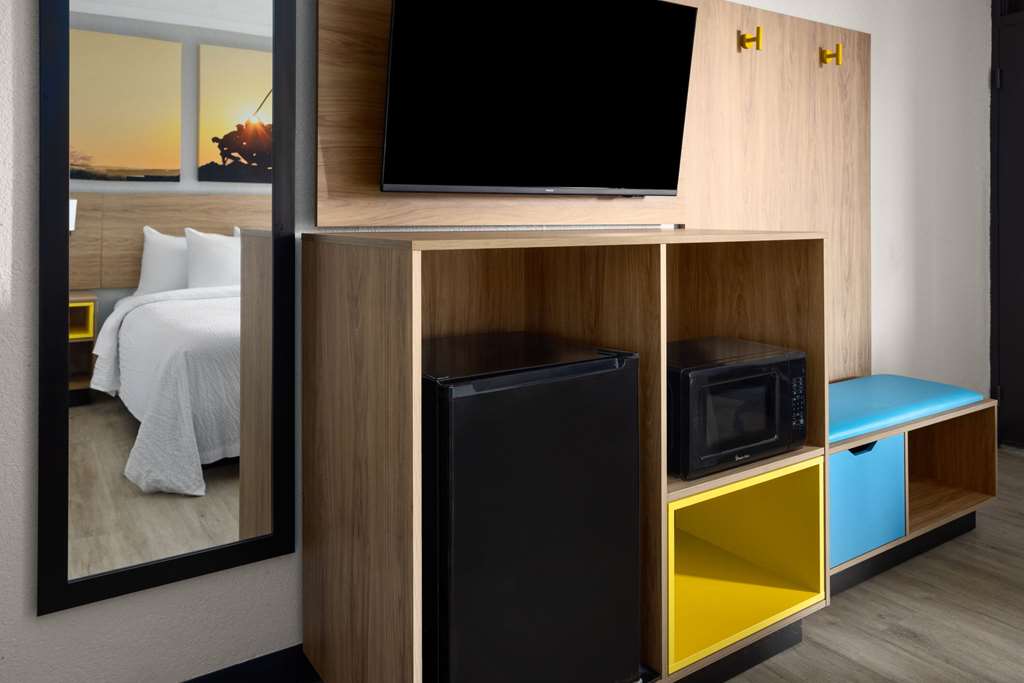 Days Inn by Wyndham Hinesville Near Fort Stewart - photo 12