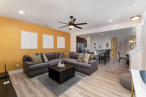 Stylish Getaway near Downtown Raleigh & Coastal Credit Music Park in Raleigh, United States