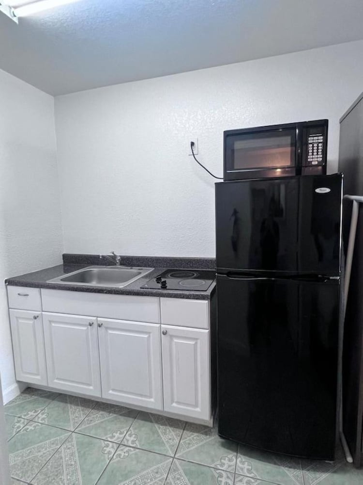 OYO Garden Inn and Suites Pearsall I 35 East - photo 18