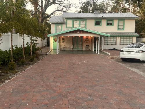 2br at Lecom Park Downtown Beaches & Ample Parking Space in Bradenton, United States