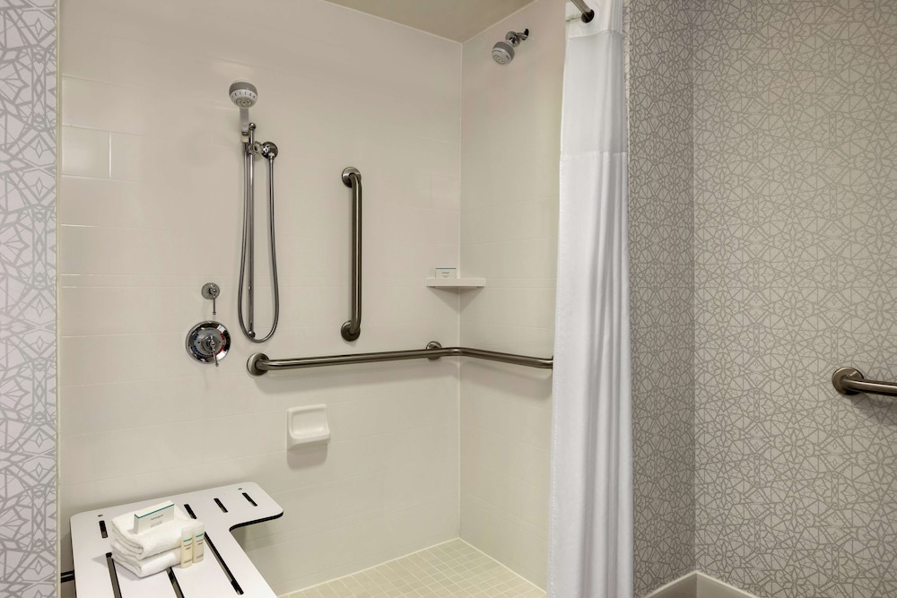 Hampton Inn & Suites Frederick Fort Detrick - photo 31