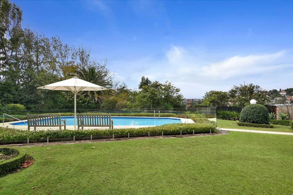 Beautiful Harbour Views Stylish Apartment & Pool — 4-Star Luxury Hotel in Sydney, Australia