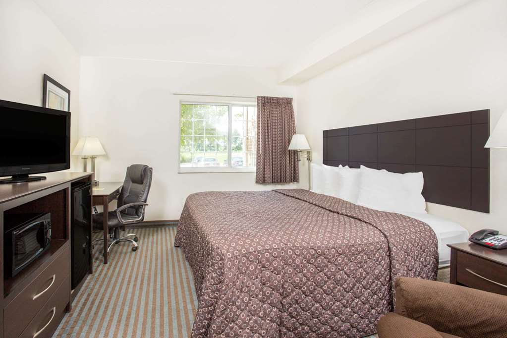 Super 8 by Wyndham Cedar Falls IA University - photo 10