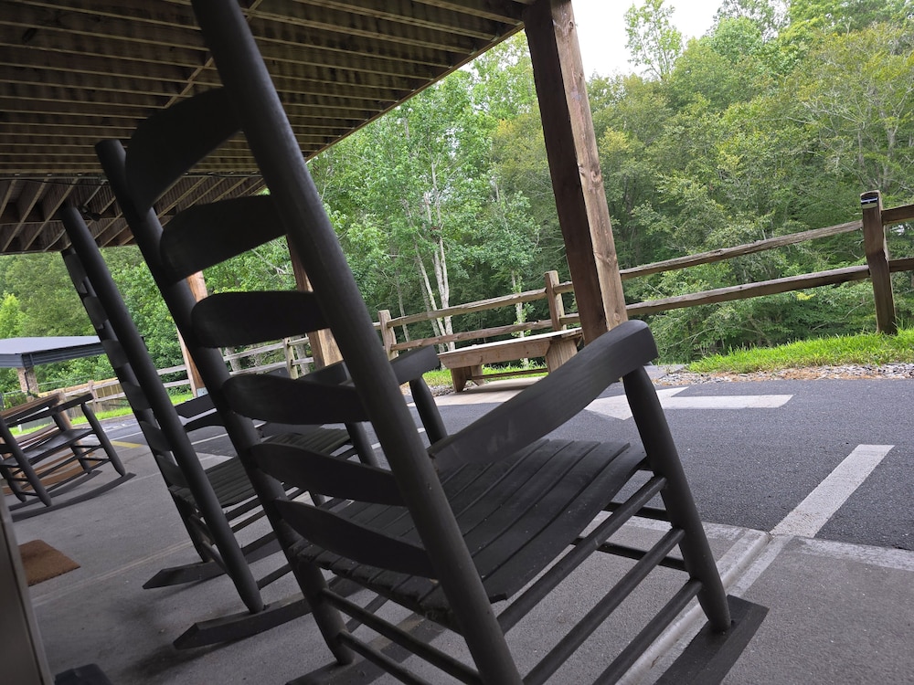 Copperhead Lodge and Resort Cabin Rentals - photo 67