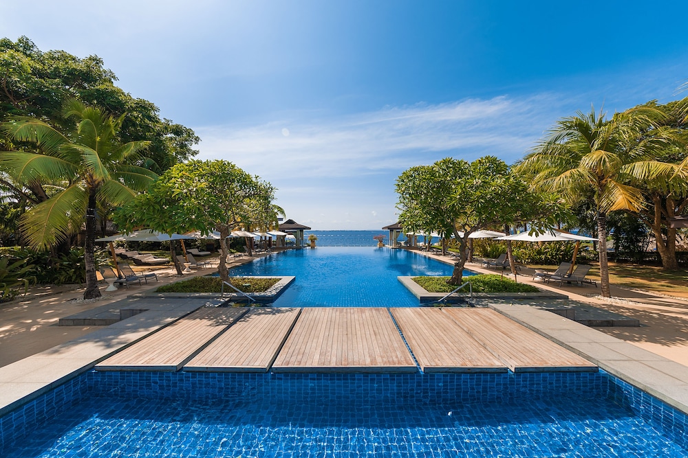 Crimson Resort and Spa Mactan — 5-Star Luxury Hotel in Lapu-Lapu City, Philippines