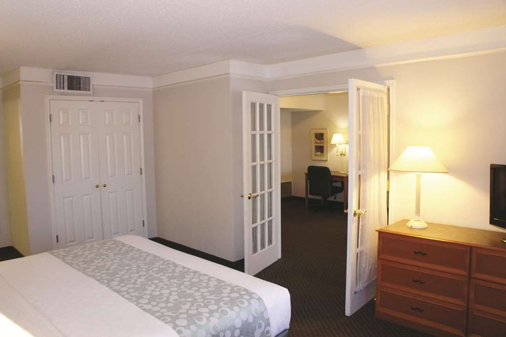 La Quinta Inn by Wyndham Kansas City Lenexa - photo 38